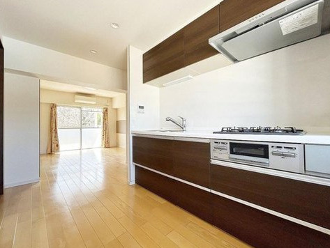 たまプラーザ団地３街区６号棟のキッチン|リビングを見渡せますので、小さいお子様の見守りも安心ですね。
