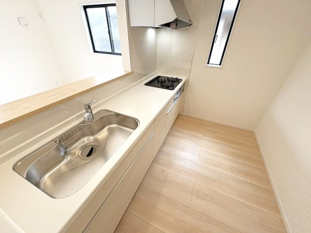 【キッチン】 | 西東京市谷戸町1丁目　新築一戸建住宅　全1棟　(保谷店) | 収納豊富なシステムキッチンで調理道具がスッキリと片付きます。