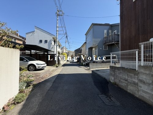 【仲介手数料０円】藤沢市鵠沼海岸5丁目　中古一戸建ての前面道路含む現地写真|藤沢市鵠沼海岸5丁目　中古一戸建て