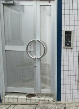 川崎市多摩区三田２丁目の賃貸マンションのエントランス