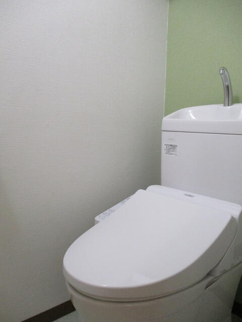川崎市多摩区三田２丁目の賃貸マンションのトイレ|ウオシュレット付き