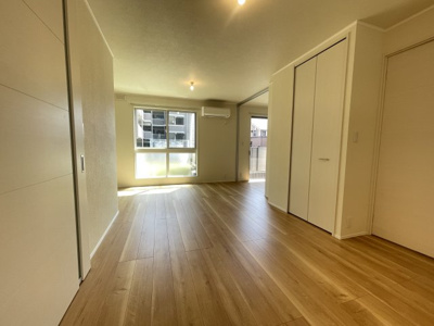 【居間・リビング】 | ぺリラ大森 | こちらのリビングで趣味の時間をお楽しみください