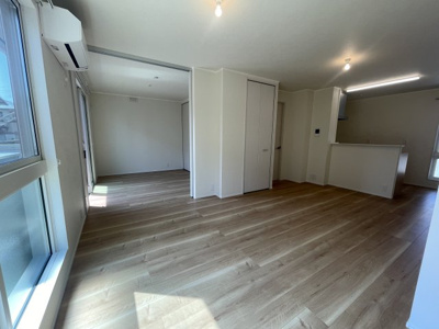 【居間・リビング】 | ぺリラ大森 | こちらのリビングで趣味の時間をお楽しみください