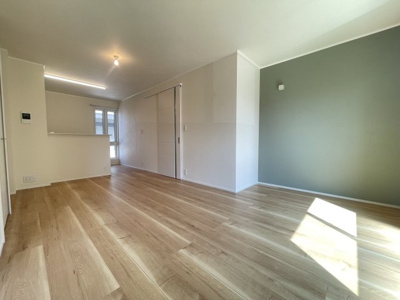 【居間・リビング】 | ぺリラ大森 | こちらの居間で趣味の時間をお楽しみください