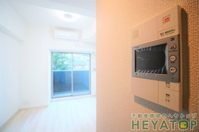 【セキュリティ】 | エステムコート名古屋金山サウスゲート  | 不意の訪問もモニター付きドアホンで安心確認（同仕様写真）