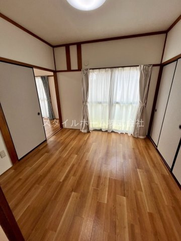 ハイツ・シュンエーの居間・リビング