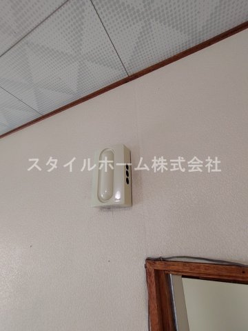 ハイツ・シュンエーのセキュリティ|ゆったりとした玄関です
