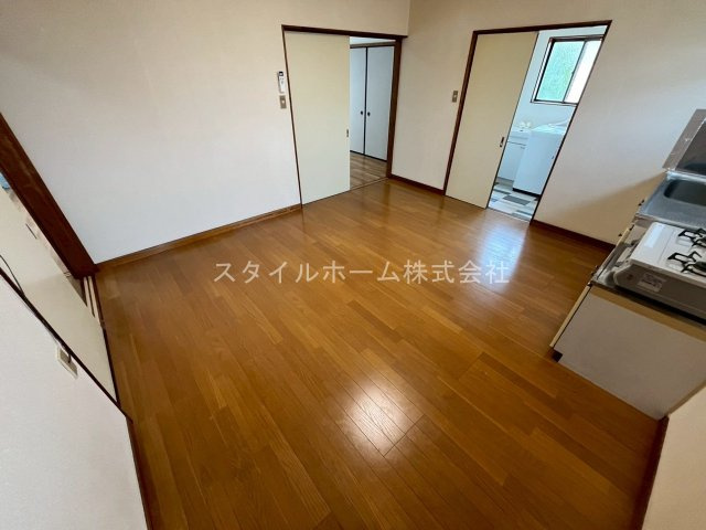 ハイツ・シュンエーの居間・リビング