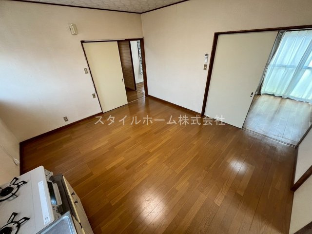ハイツ・シュンエーの居間・リビング