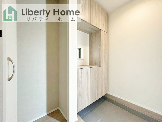 土浦市下高津3丁目　新築戸建　A号棟の玄関|同形状・同仕様