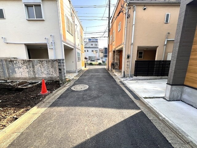 【前面道路含む現地写真】 | 練馬区谷原1丁目　新築一戸建住宅　全1棟　（成増店） | 住環境の良さが魅力の住まい
