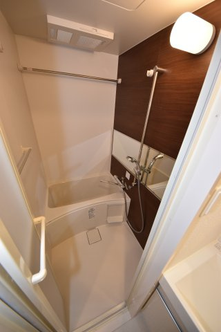 レオンコンフォート大手前ラトゥールの浴室