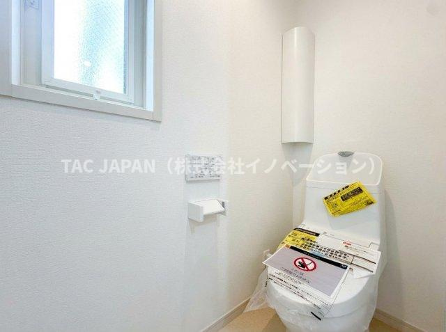 赤羽西3丁目の新築分譲のトイレ|洗練されたデザインと落ち着いた色調が生む、清潔感あふれる上質な空間。使い心地にこだわった、快適で心地よいパウダールーム。
※同仕様写真。