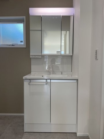 女鳥羽2丁目　新築建売住宅の独立洗面台