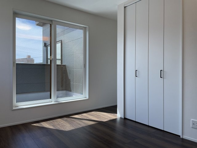 女鳥羽2丁目　新築建売住宅の洋室