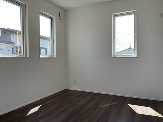 女鳥羽2丁目　新築建売住宅の洋室