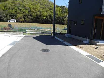 安佐北区深川7丁目の前面道路含む現地写真