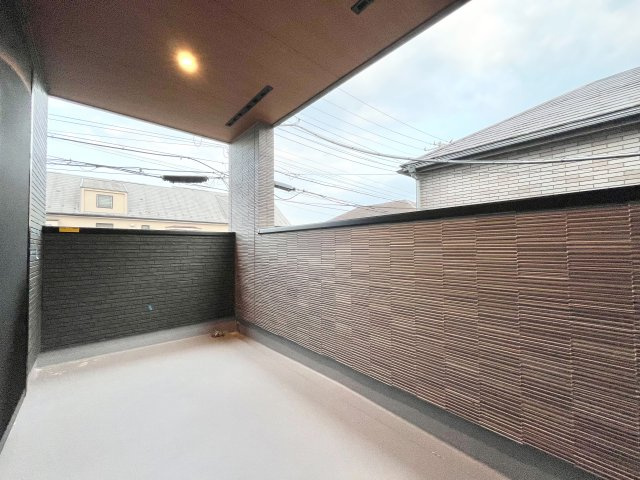 杉並区南荻窪1丁目　新築戸建のバルコニー|朝の澄んだ空気や、夕方の清々しい風を五感で感じられるバルコニー！

現地ご見学希望・資料請求などお気軽にお問い合わせ下さい！
03-5990-5201