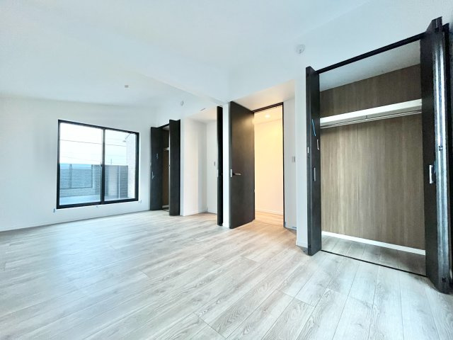 杉並区南荻窪1丁目　新築戸建の洋室|全居室収納付きですので、お部屋を有効的に使うことが出来ます！

現地ご見学希望・資料請求などお気軽にお問い合わせ下さい！
03-5990-5201