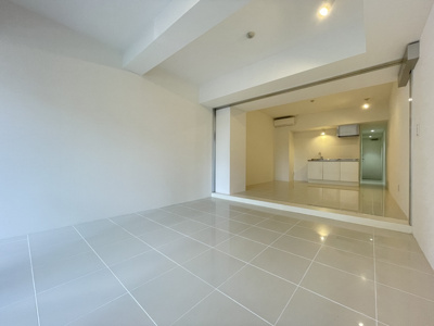 【居間・リビング】 | ラグゼナ東高円寺 | 10.3帖のきれいなLDK。