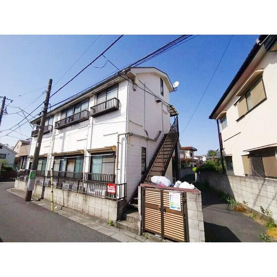 閑静な住宅街に立地