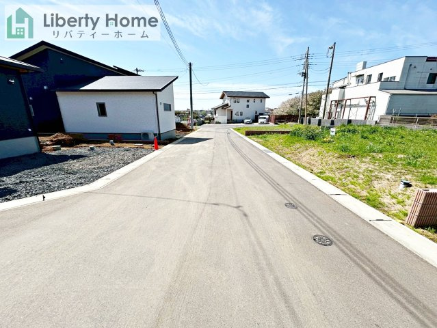 日立市東大沼町4丁目　1号棟　新築戸建の前面道路含む現地写真
