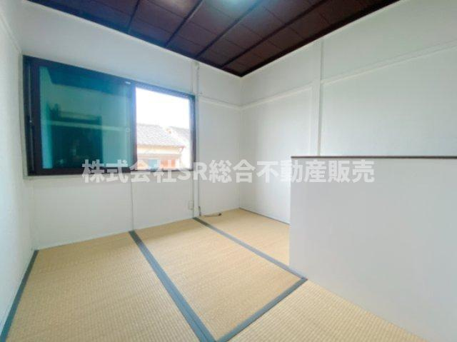 六万寺町1丁目中古テラスハウスの寝室|2F・4帖和室。寝る時は布団派の方にはピッタリのお部屋です！