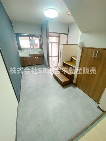 六万寺町1丁目中古テラスハウスのキッチン|毎日、ご家族と顔を合わせられる造りになっています！