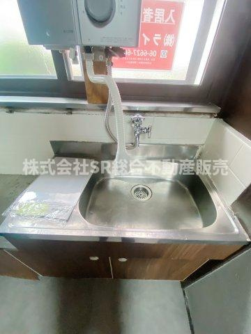 六万寺町1丁目中古テラスハウスのキッチン|シンクは洗い物をするには十分なスペースがあります！