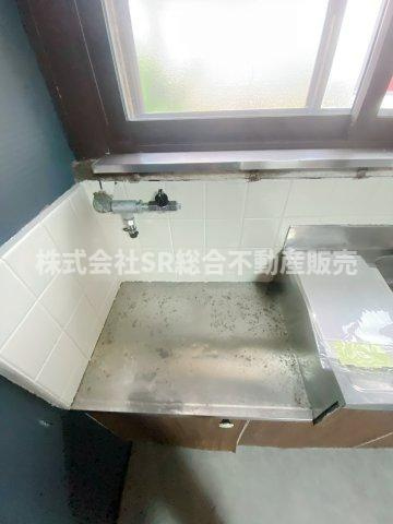 六万寺町1丁目中古テラスハウスのキッチン|お好きなコンロを置けます！