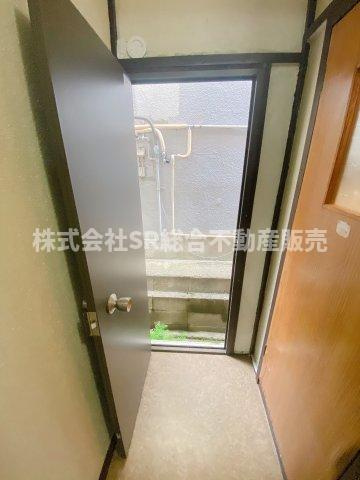 六万寺町1丁目中古テラスハウスの内装|裏側には勝手口もあり通風良好です♪