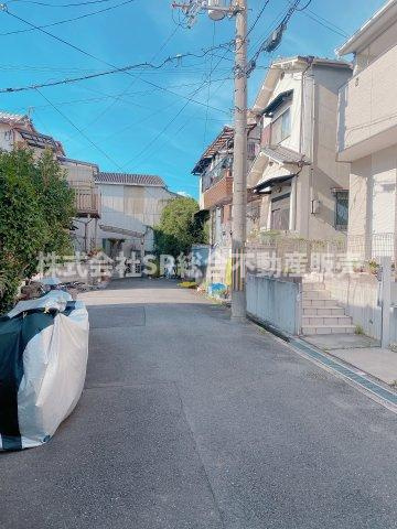 六万寺町1丁目中古テラスハウスの前面道路含む現地写真|前面道路含む現地写真です