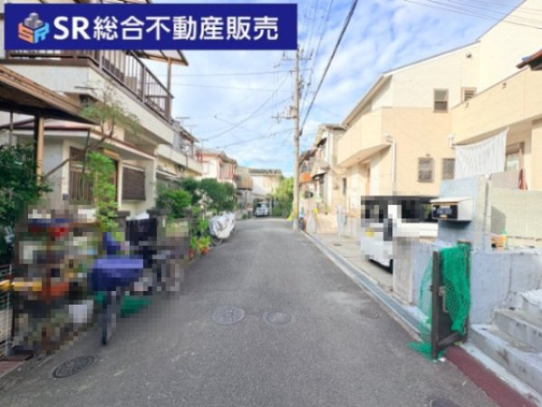 六万寺町1丁目中古テラスハウスの前面道路含む現地写真|【リフォームもSRにお任せ！】リフォーム施工を弊社はローコストでハイクオリティーを実現♪（写真20枚目以降参照）昨今の世界情勢の影響を受けず材料確保・納期の遅れなし！他社様との相見積もり大歓迎です！