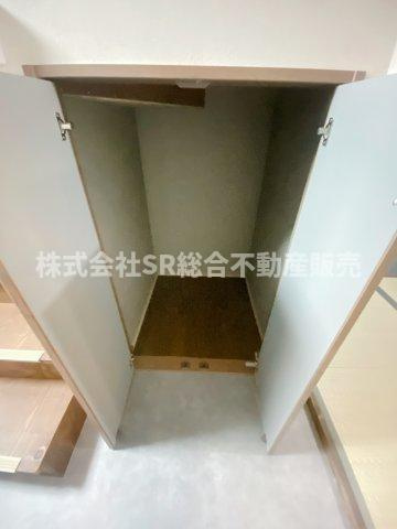 六万寺町1丁目中古テラスハウスの収納|便利な収納スペースです