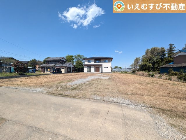 熊谷市上之　中古戸建の駐車場|10台以上駐車可能なゆとりのカースペース
複数台車をお持ちでも、お友達が遊びに来てもゆとりの駐車スペース！