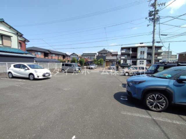 デルフィ・カーサの駐車場