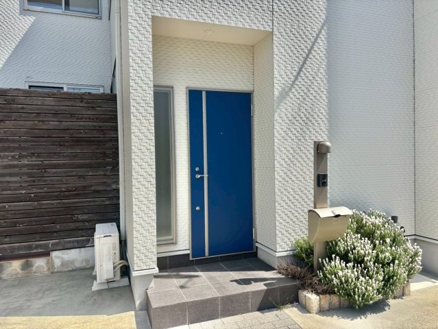 ワイドヒルズ東山のエントランス