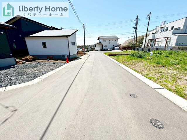 日立市東大沼町4丁目　2号棟　新築戸建の前面道路含む現地写真
