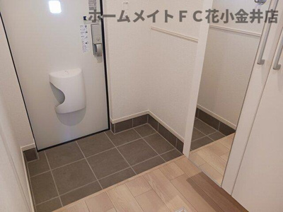 【玄関】 | カリーノⅧ | 収納もある玄関です