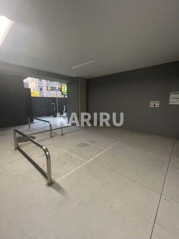 レオンコンフォート京橋の駐車場