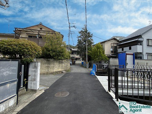 修学院水上田町 新築戸建 1期2次7号地の前面道路含む現地写真