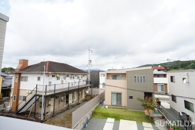 熊本市中央区黒髪６丁目のアパートのバルコニー