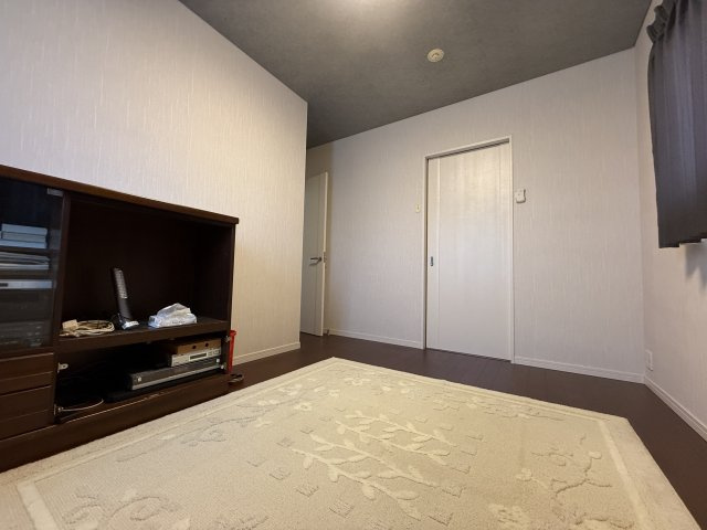 明石市二見町西二見の洋室|２F洋室はプライベートルームはゆったりと快適にお過ごしすることができます。