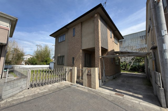 明石市二見町西二見の外観|しっかりとした造りの外観は、安心感を与える堅牢なデザインです。長く住み続けられる住まいです。