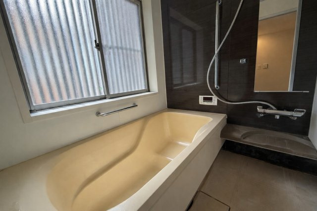 明石市二見町西二見の浴室|快適な使い心地とゆとりある空間が1日の疲れを解きほぐすバスルーム。空間も浴槽もゆったりのびのび使えるゆとり設計。