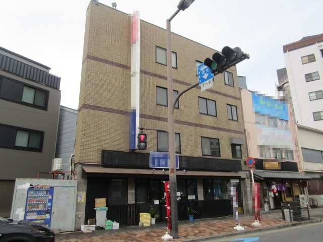 大阪市北区菅栄町のビル