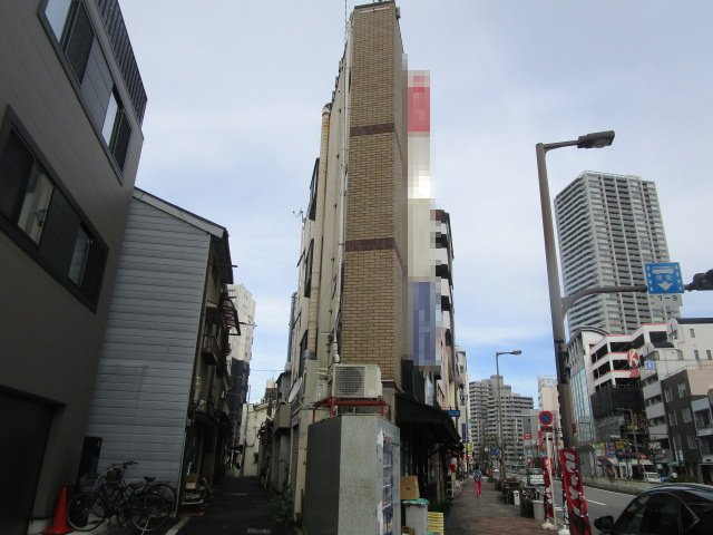 大阪市北区菅栄町のビルの外観