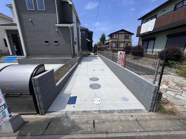 市川市柏井町３丁目新築戸建の前面道路含む現地写真
