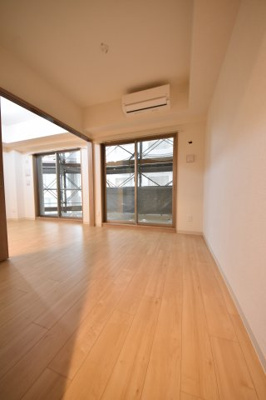 【寝室】 | サンライト割塚