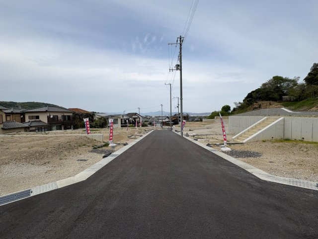 長岡京市金ヶ原上ノ谷1期7号地の前面道路含む現地写真|前道広々約6ｍ！